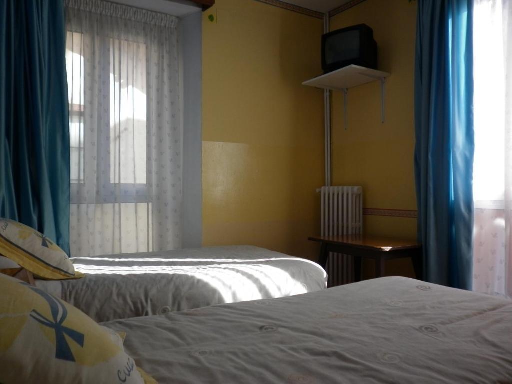 Fonda Cerdanya Hotel ปุจเซร์ดา ภายนอก รูปภาพ