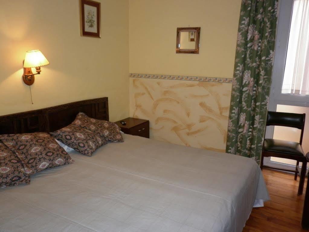 Fonda Cerdanya Hotel ปุจเซร์ดา ภายนอก รูปภาพ